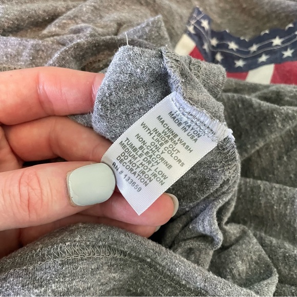 University of Dayton UD American Flag Patriotic Breast Pocket Gray Tank Top S - Picture 9 of 9